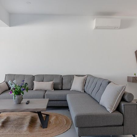 Swans Luxury Homes Комено Стая снимка