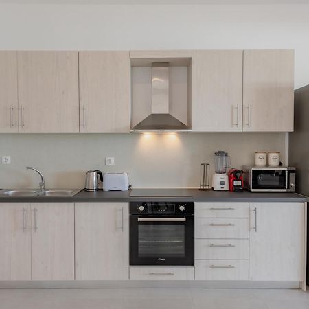 Swans Luxury Homes Комено Стая снимка