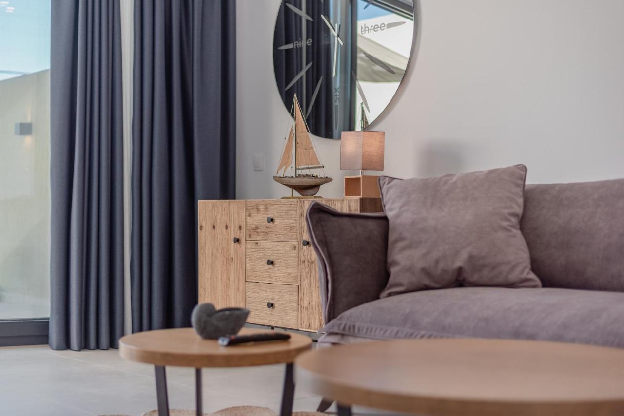 Swans Luxury Homes Комено Екстериор снимка