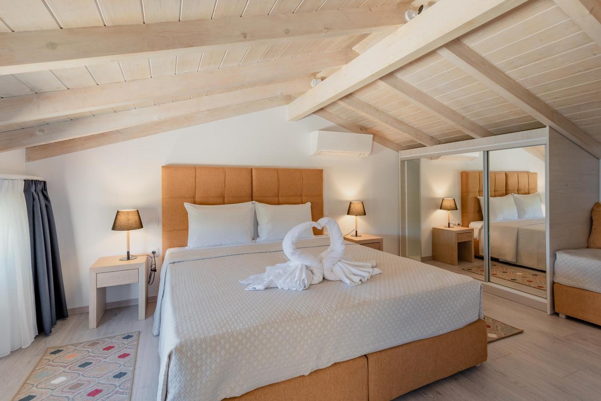 Swans Luxury Homes Комено Стая снимка